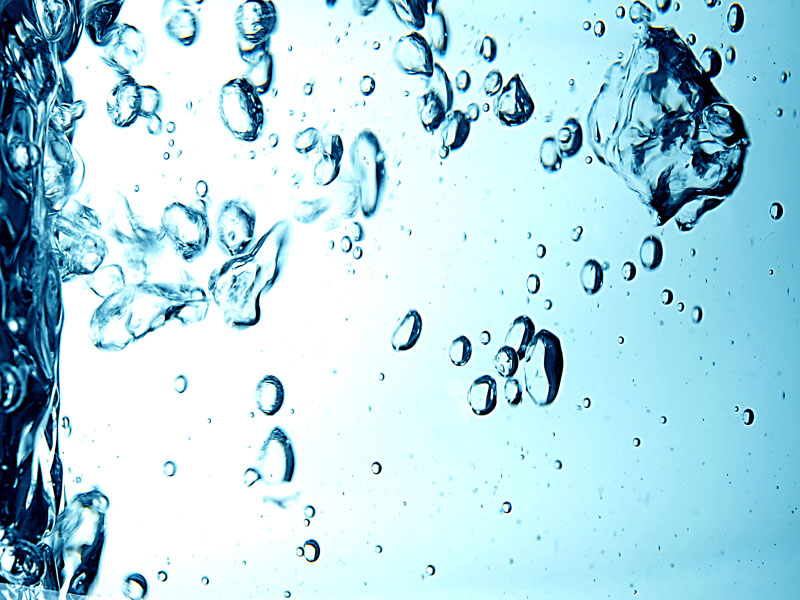 Quellgas vor blauem Hintergrund